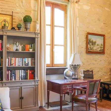 Petit Chateau Le Bouge, Entire House - Entier فيلة