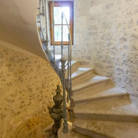 Petit Chateau Le Bouge, Entire House - Entier * Seyches