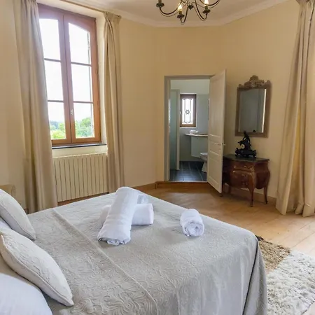 Petit Chateau Le Bouge, Entire House - Entier فيلة Seyches