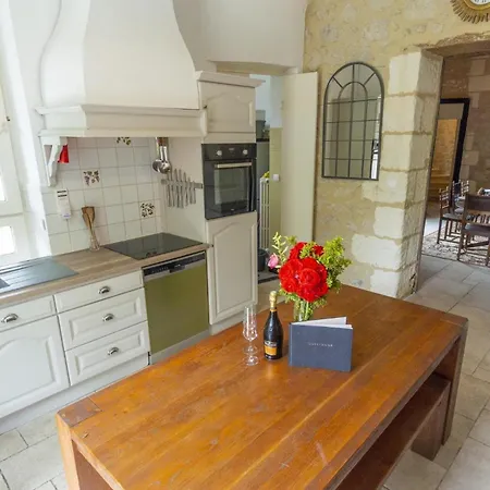 Petit Chateau Le Bouge, Entire House - Entier فيلة *